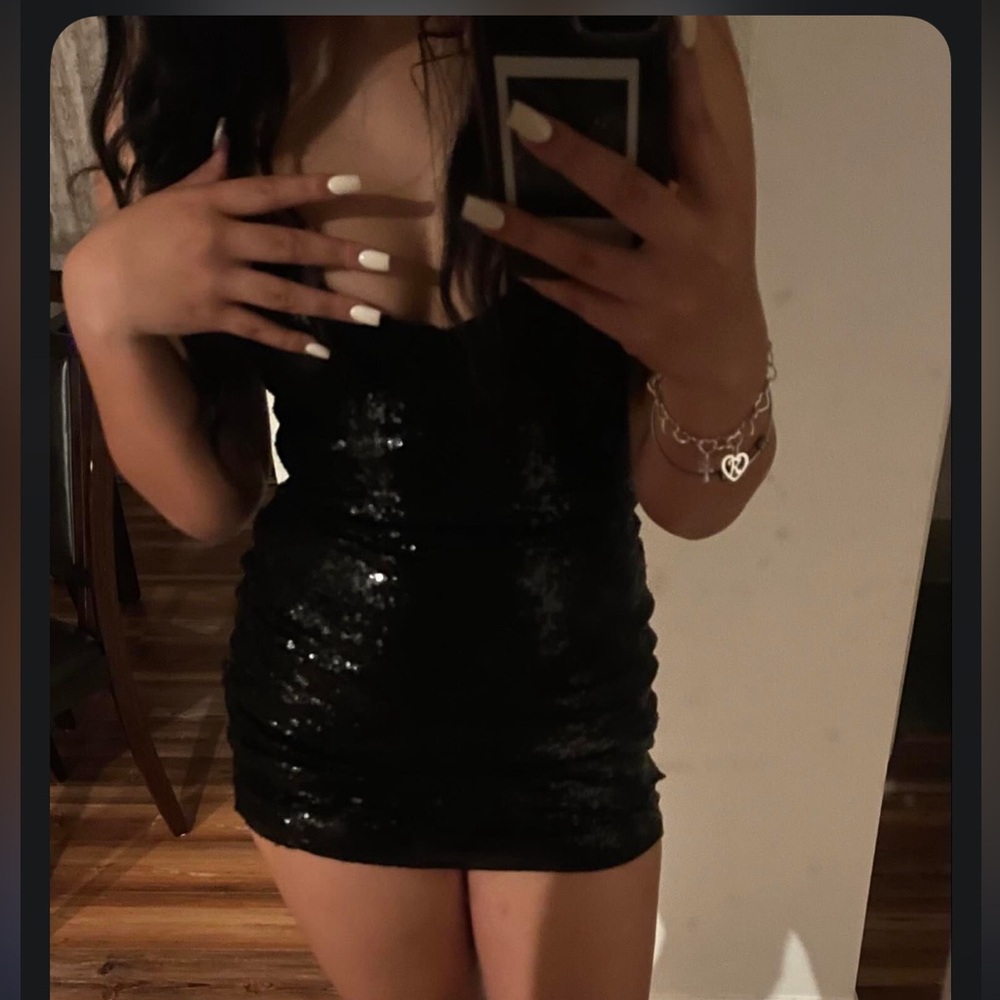 worn once to homecoming. Size medium